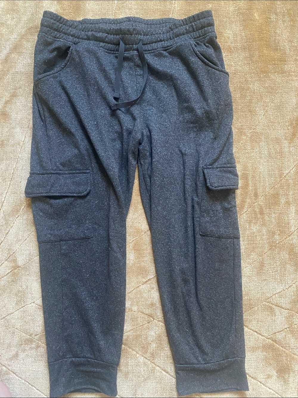 New York Laundry dark gray cropped cargo joggers